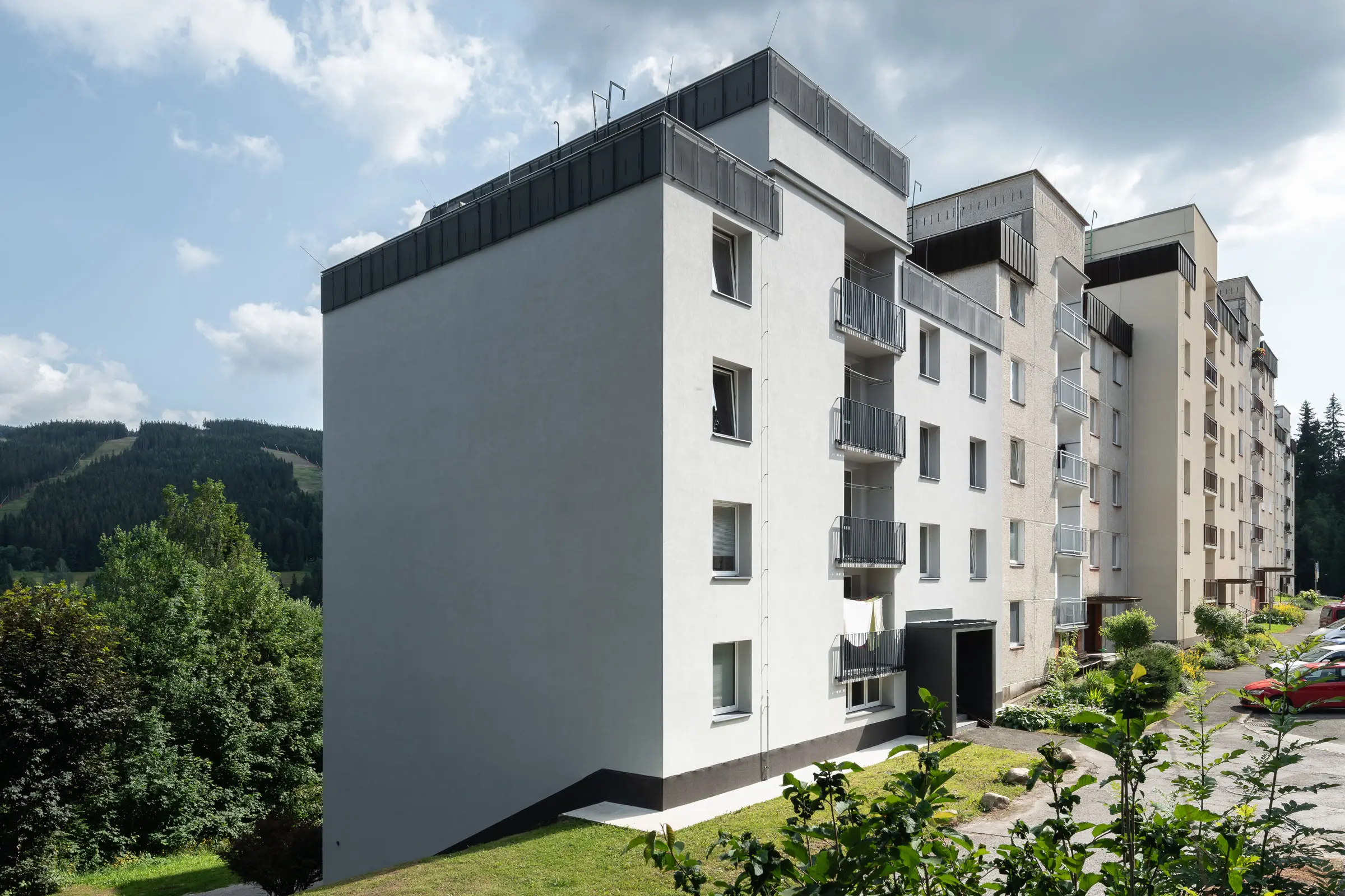 Vkusná premena bytového domu v Bedřichove