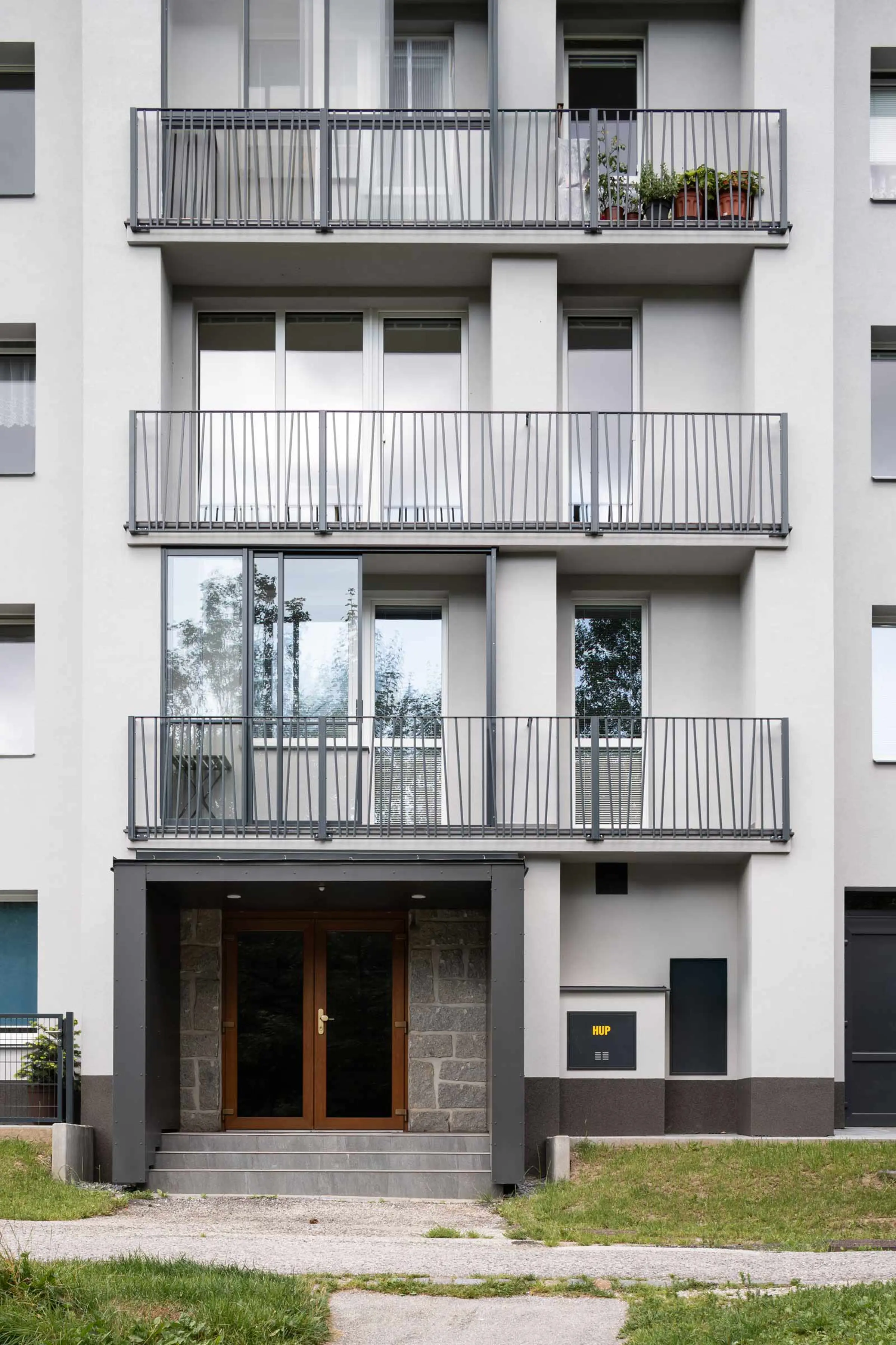 Vkusná premena bytového domu v Bedřichove