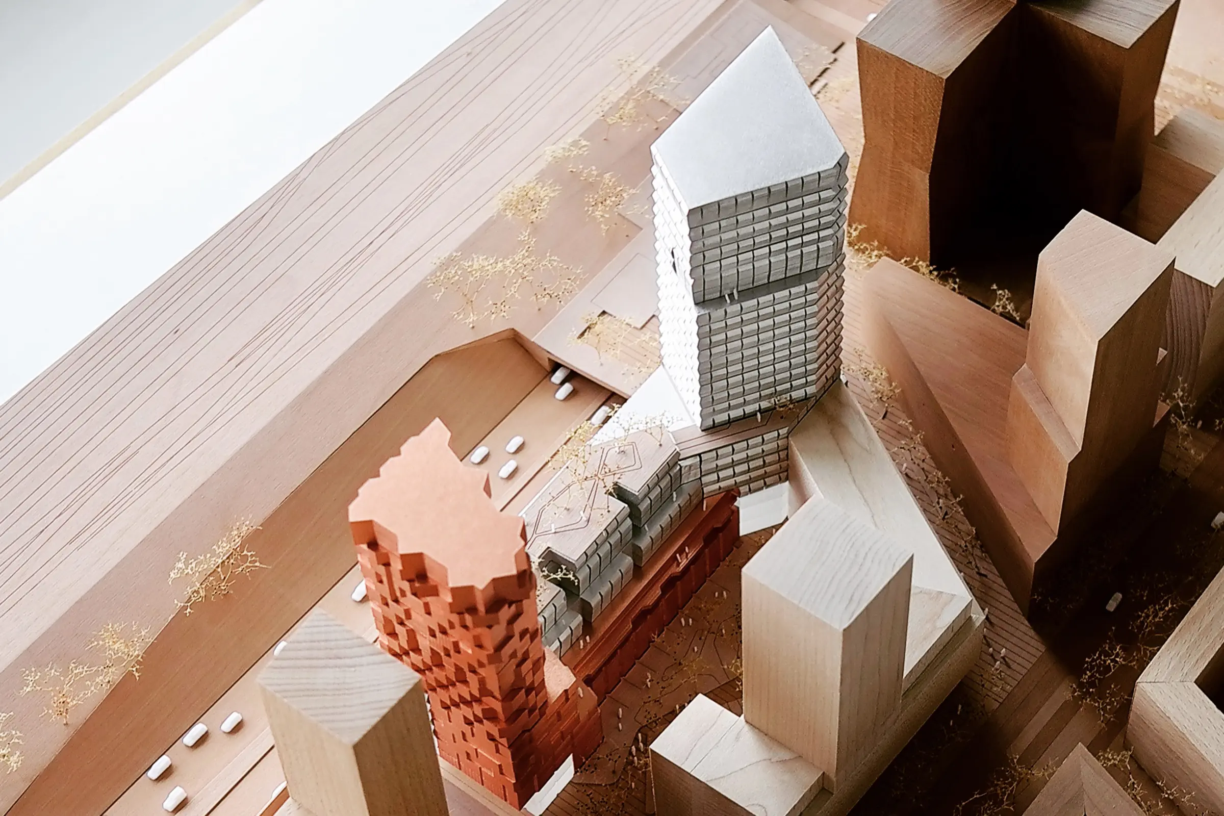 3D model projektu De Puls s dvoma vežami a spoločnou nízkopodlažnou časťou.