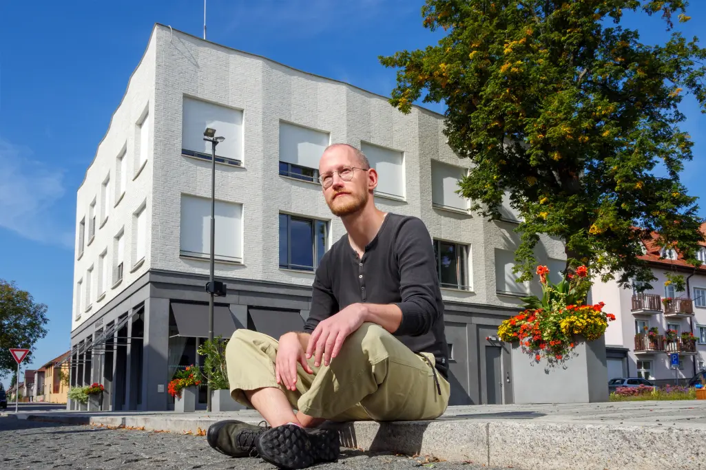 Plastická fasáda radnice ako súčasná dominanta centra Lázní Bělohrad.