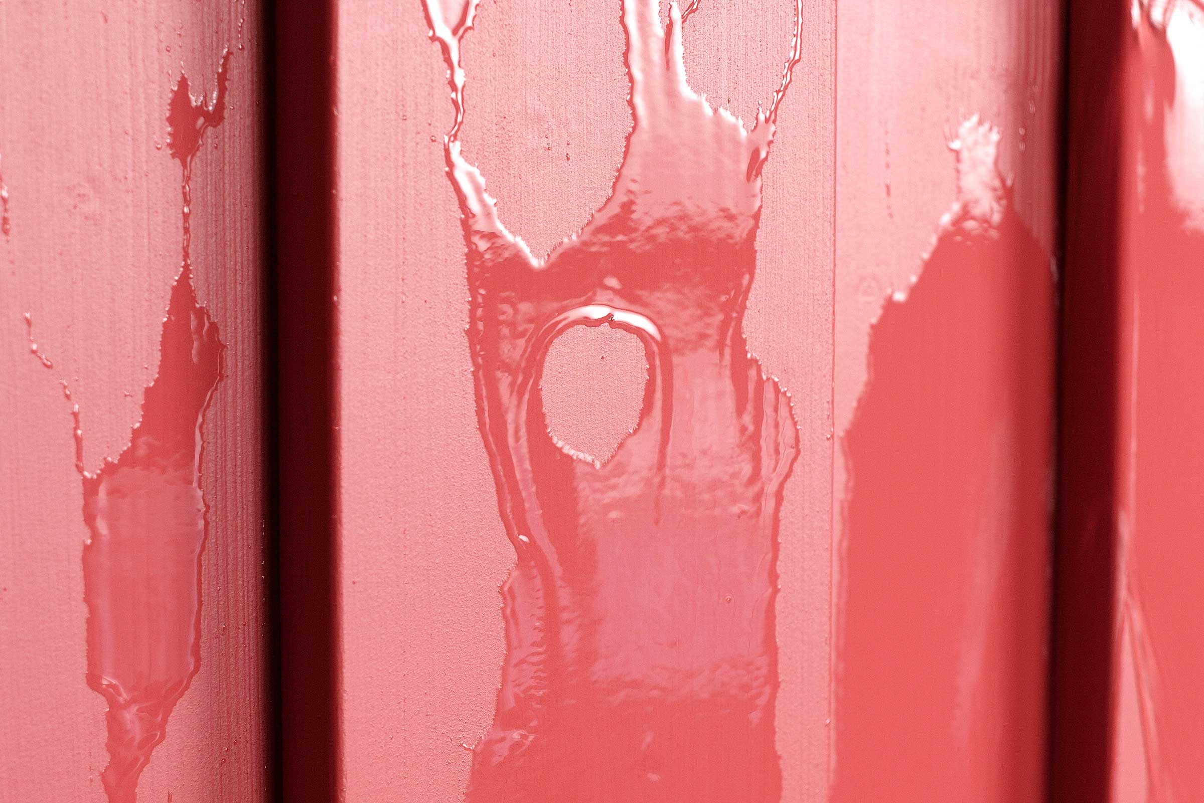 Drevená fasáda červenej farby s náterom StoColor Dryonic Wood