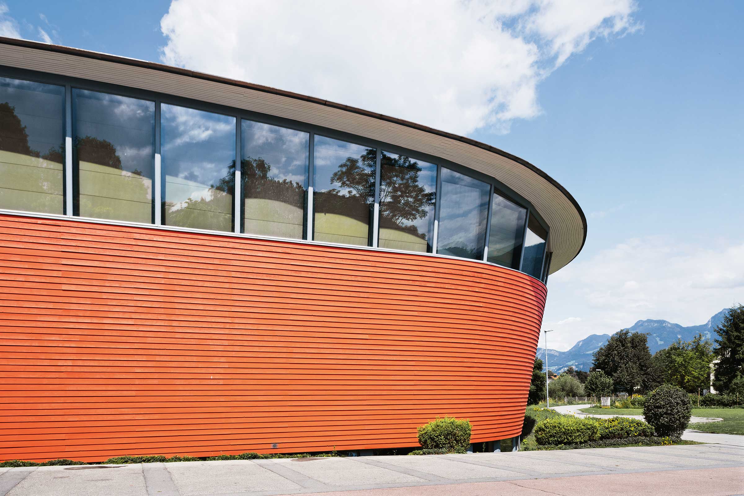 Červená drevená fasáda s náterom StoColor Dryonic Wood