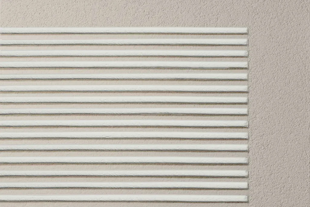 Detailný pohľad na fasádu s kreatívnou omietkou StoSignature