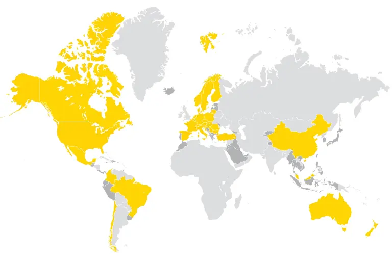 Mapa sveta so žltým a sivým zvýraznením, ktorá ukazuje, kde je Sto na celom svete zastúpené.