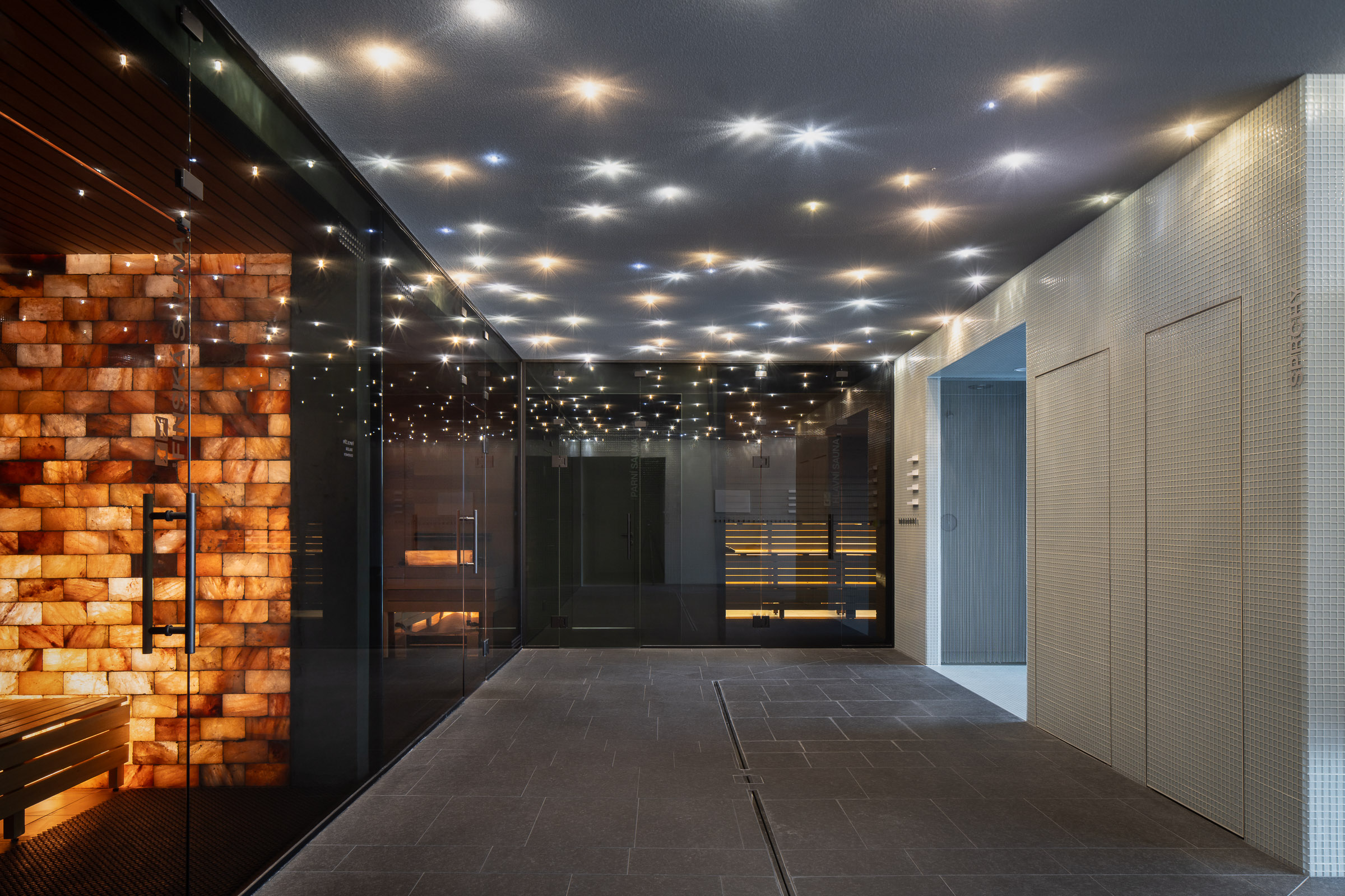 Moderná architektúra a dokonalá akustika wellness resortu