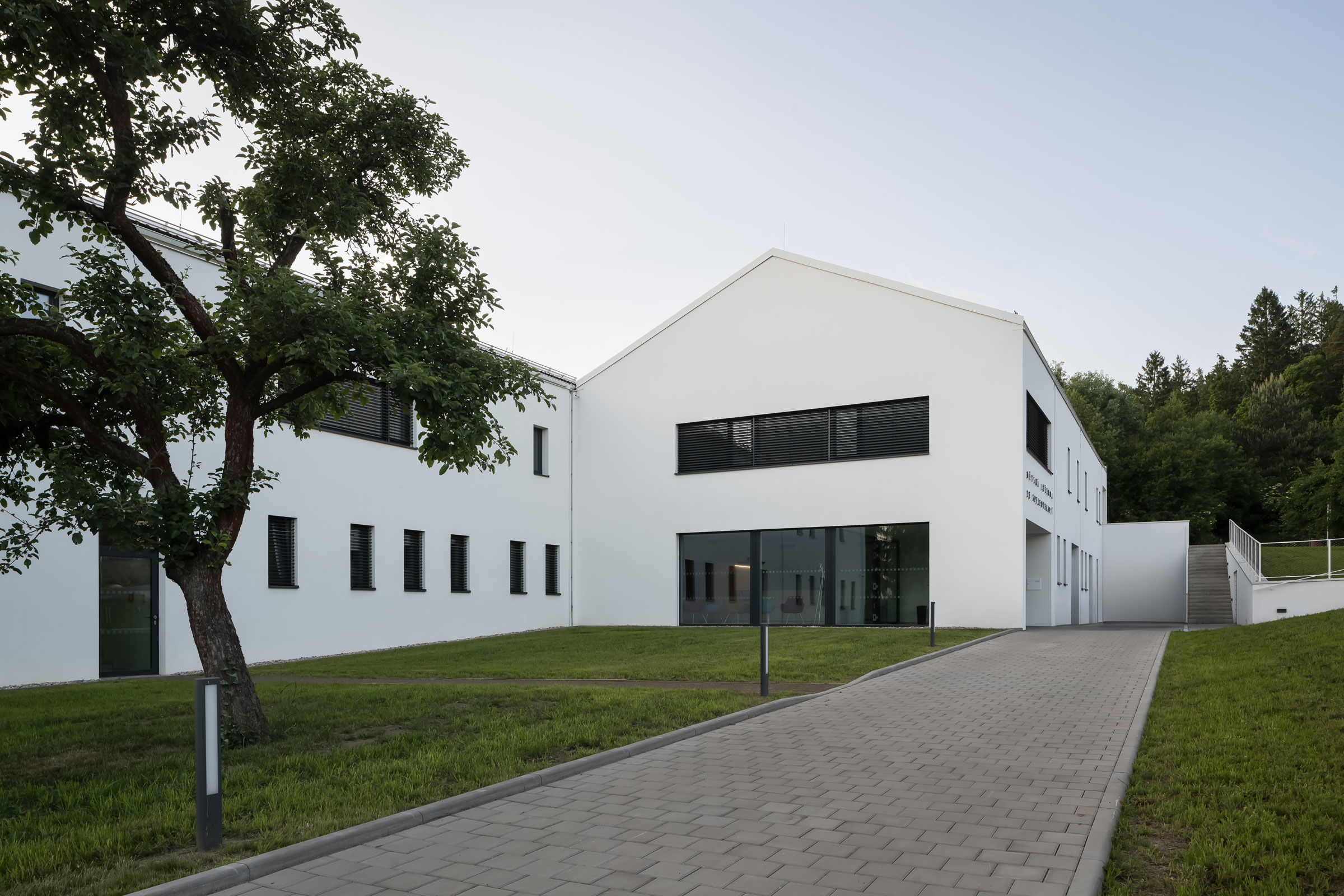 Projekt bol vypracovaný vo formáte Design and Build 