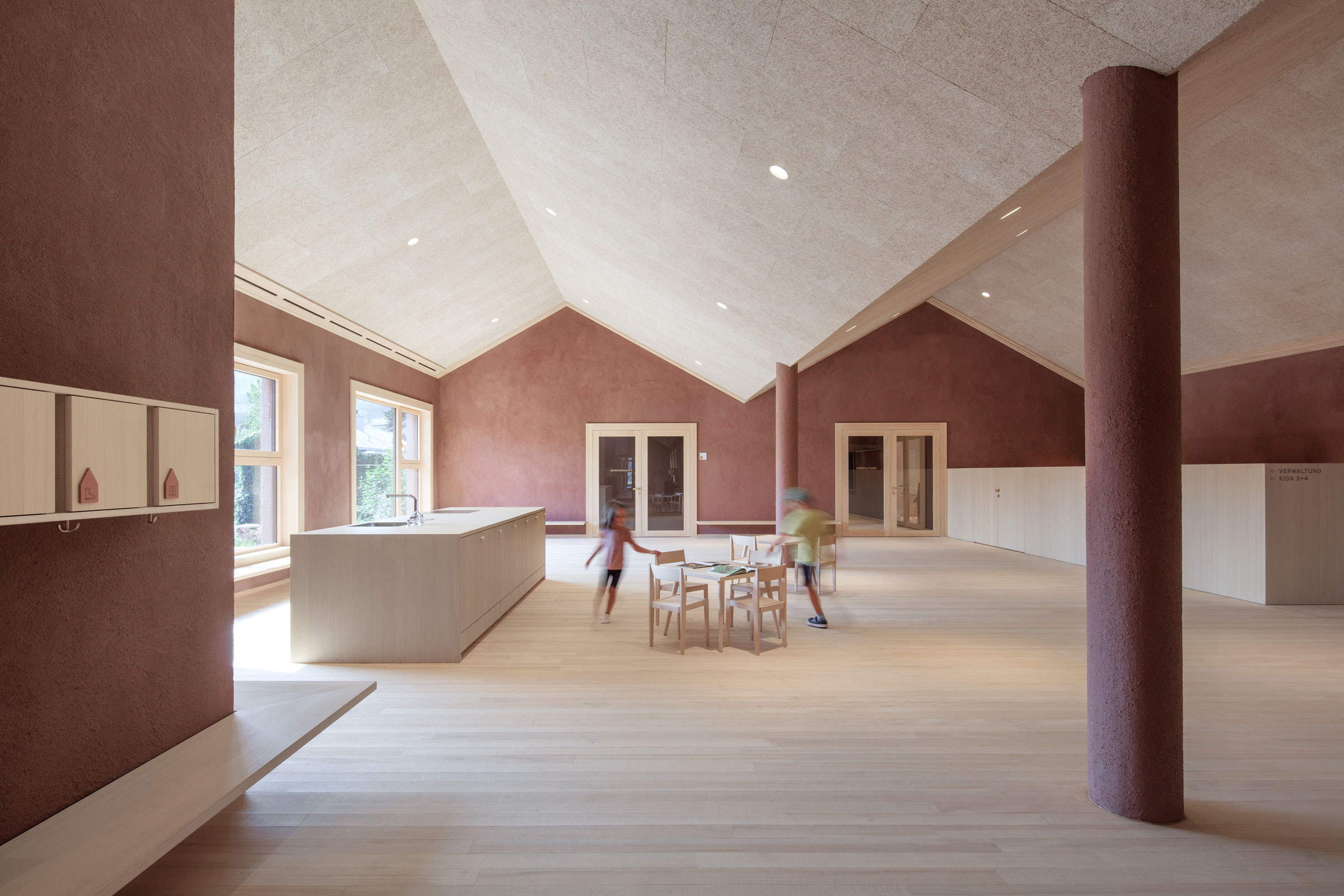 Interiér školy v obci Frastanz v Rakúsku