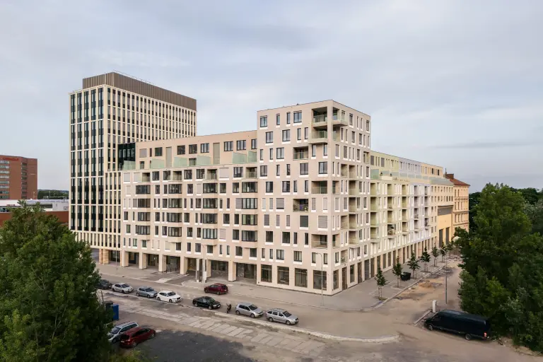 Polyfunkčný komplex Palác Trnitá s fasádou Sto