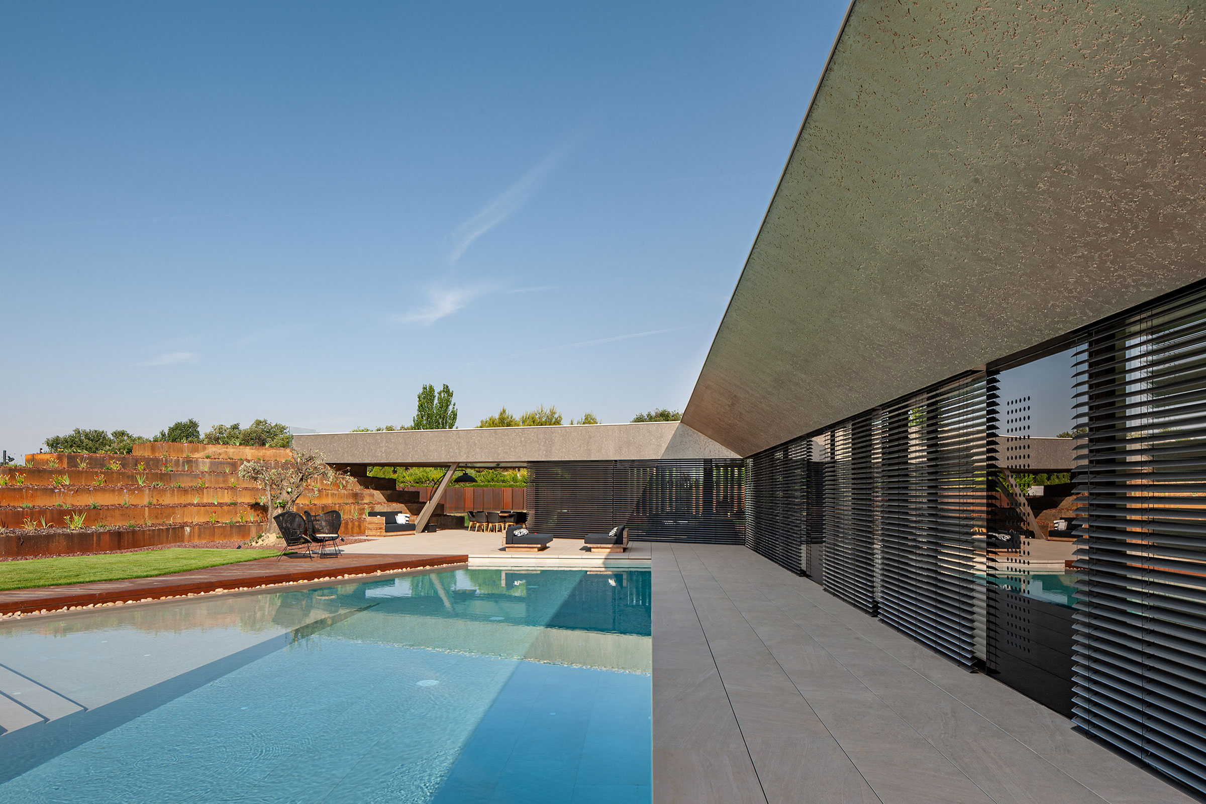 Fasáda so zateplením StoTherm Classic® a omietkami StoSignature pre odolnosť a harmonický vzhľad.