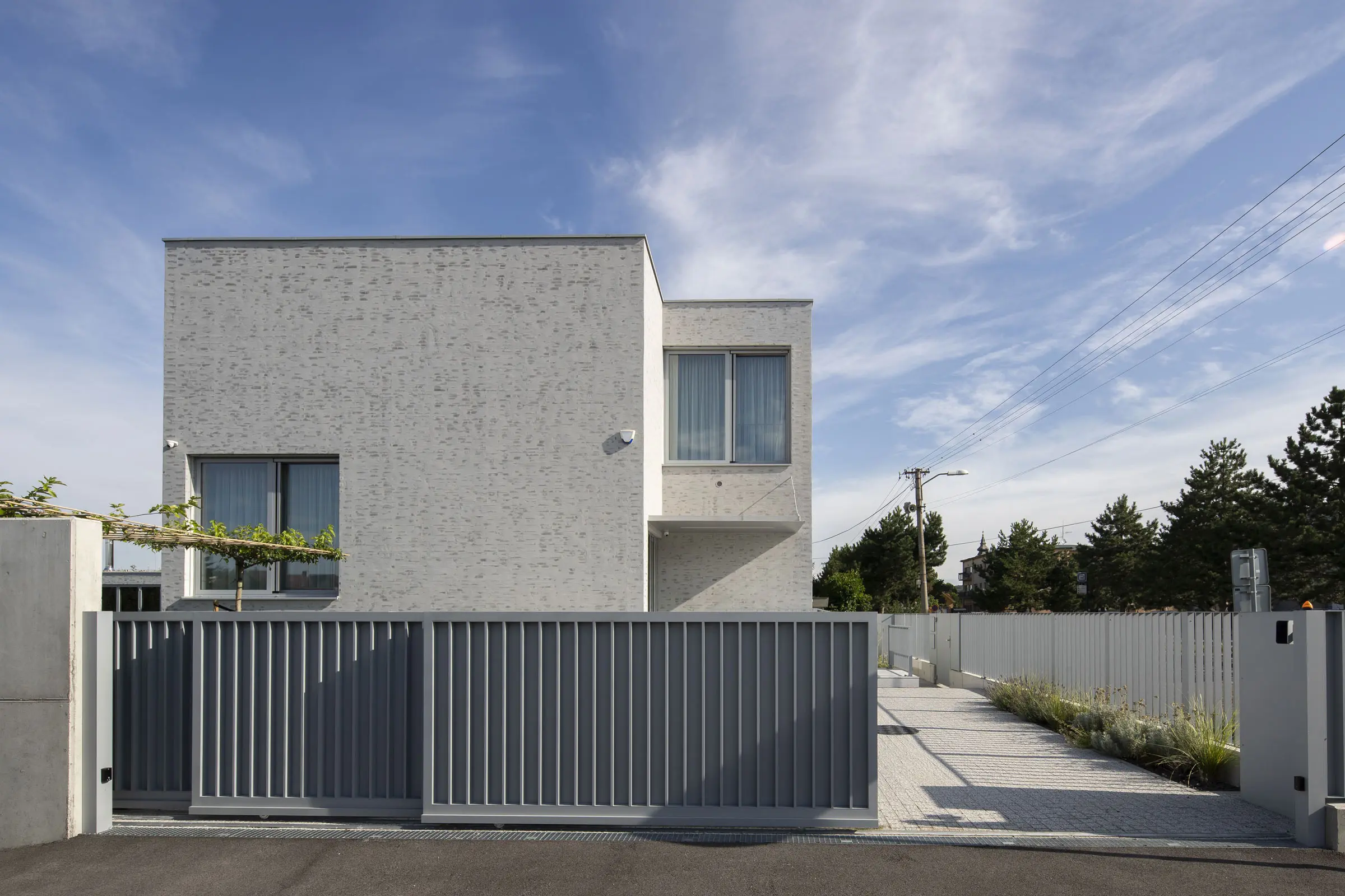 Rodinný dom Tunega, Bratislava, SK
