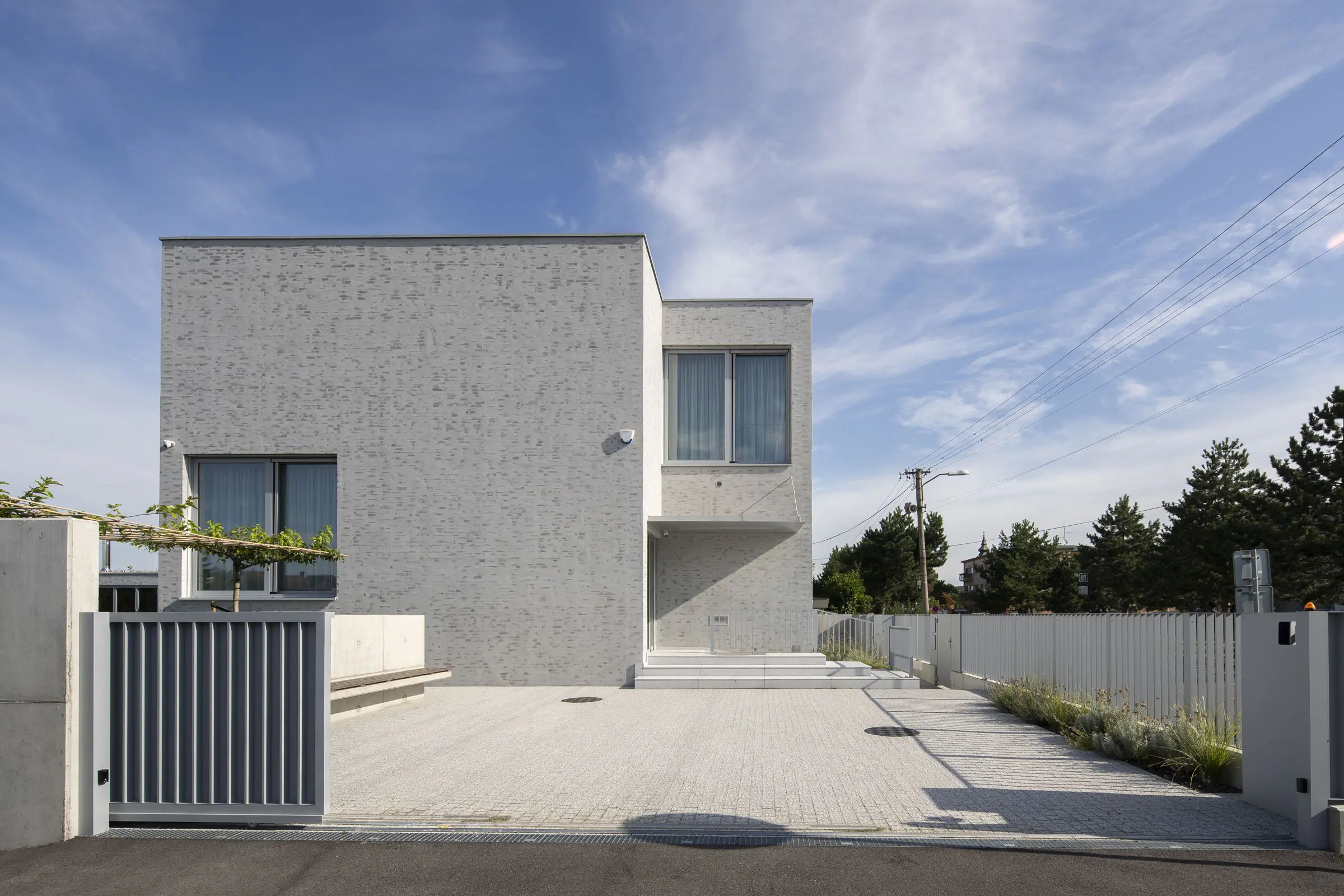 Rodinný dom Tunega, Bratislava, SK