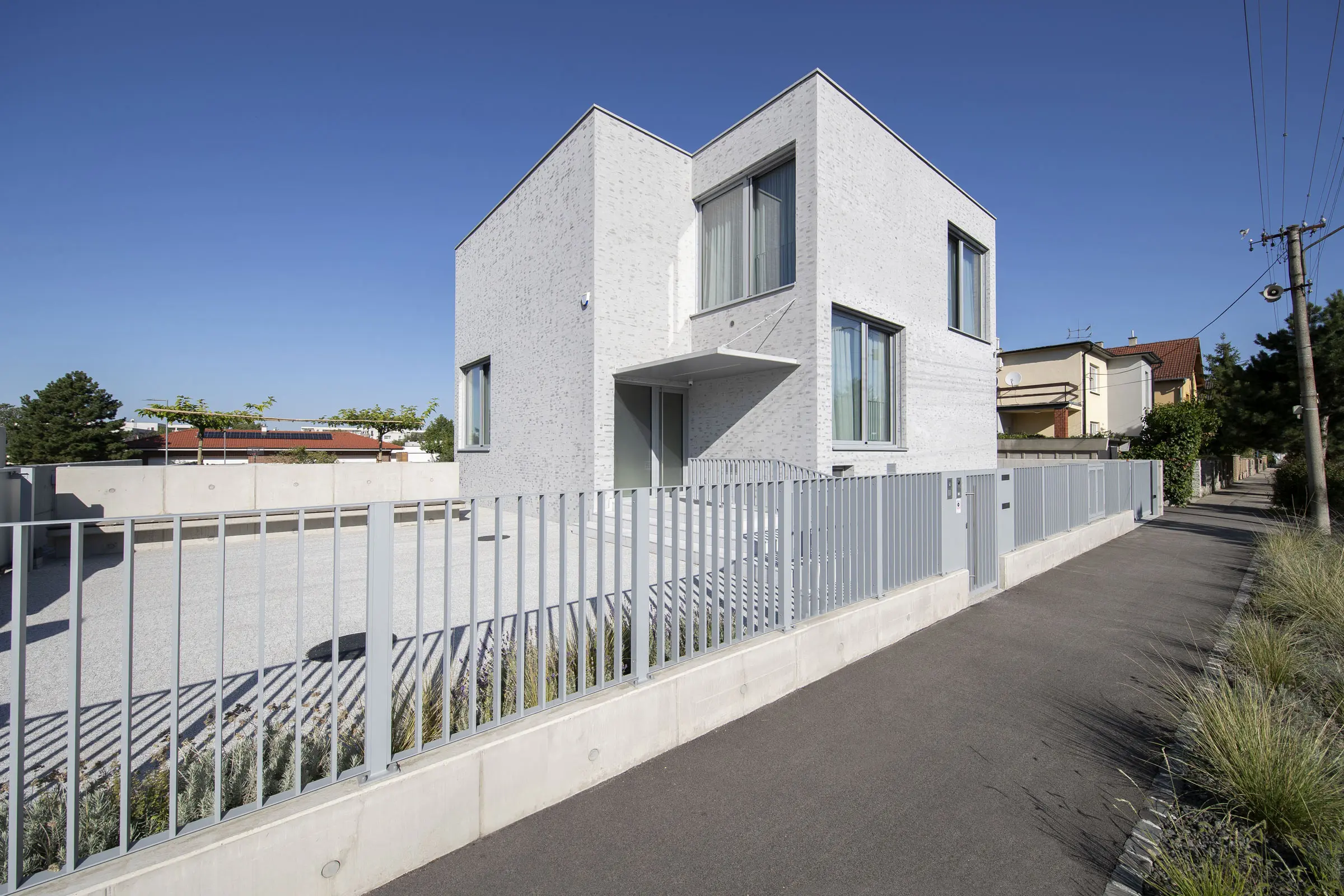 Rodinný dom Tunega, Bratislava, SK