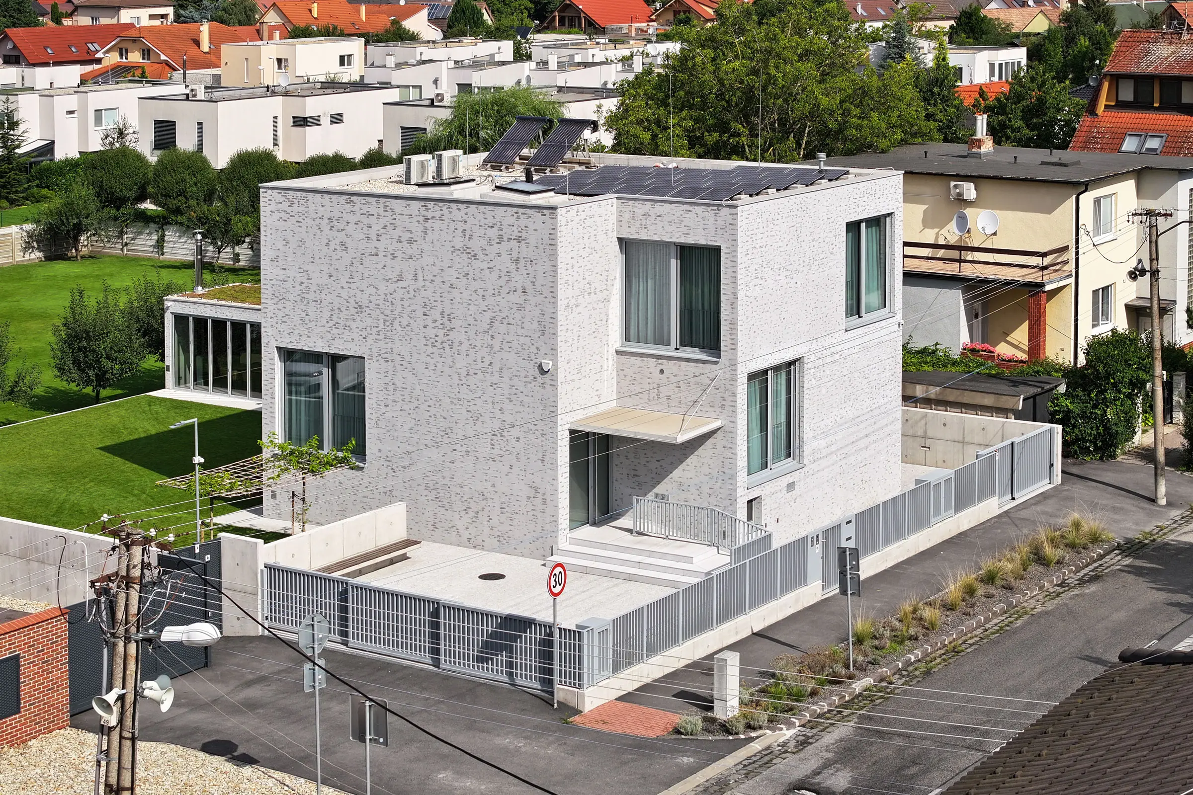 Rodinný dom Tunega, Bratislava, SK