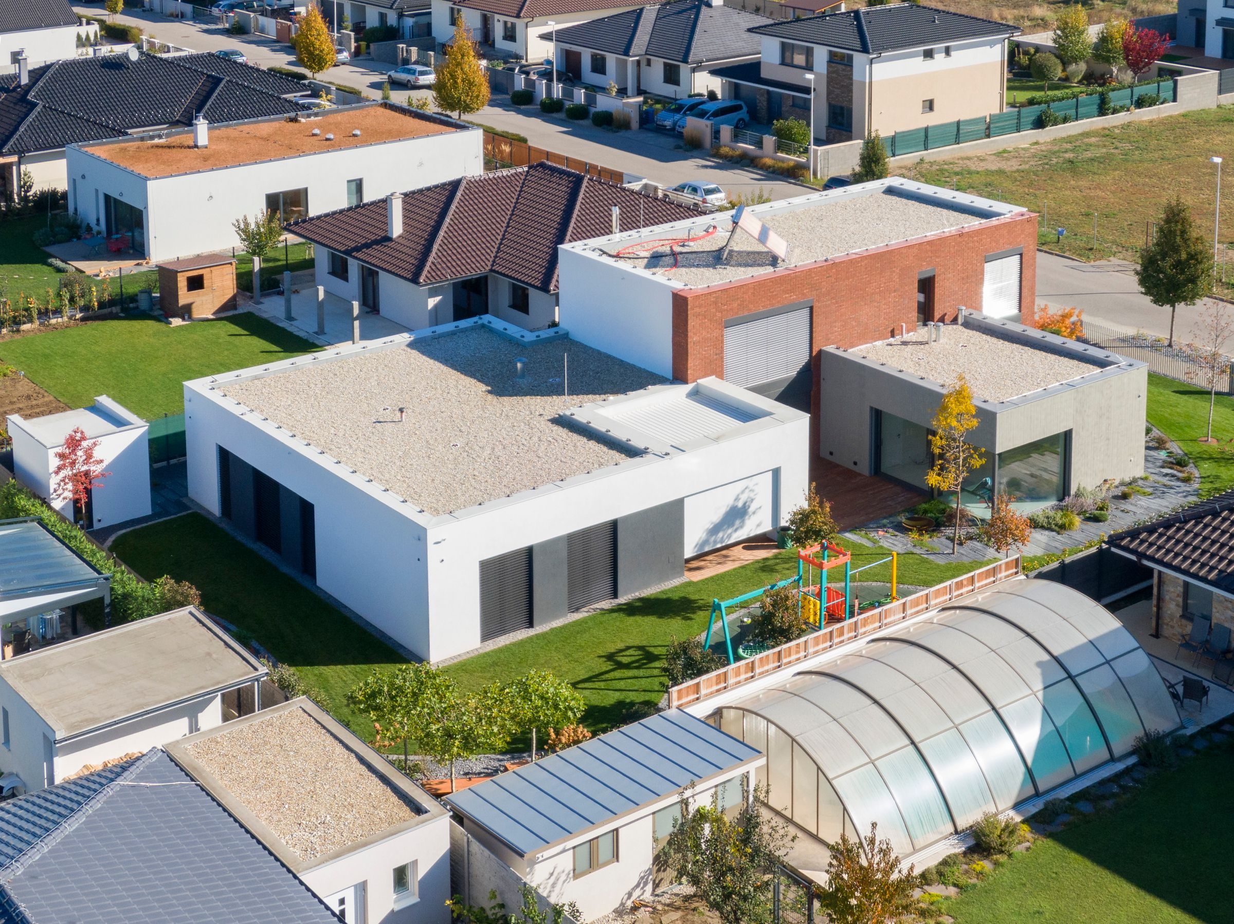 Cieľom architektov z bratislavského ateliéru Archstyl architekti bolo pomerne objemnú hmotu členiť p
