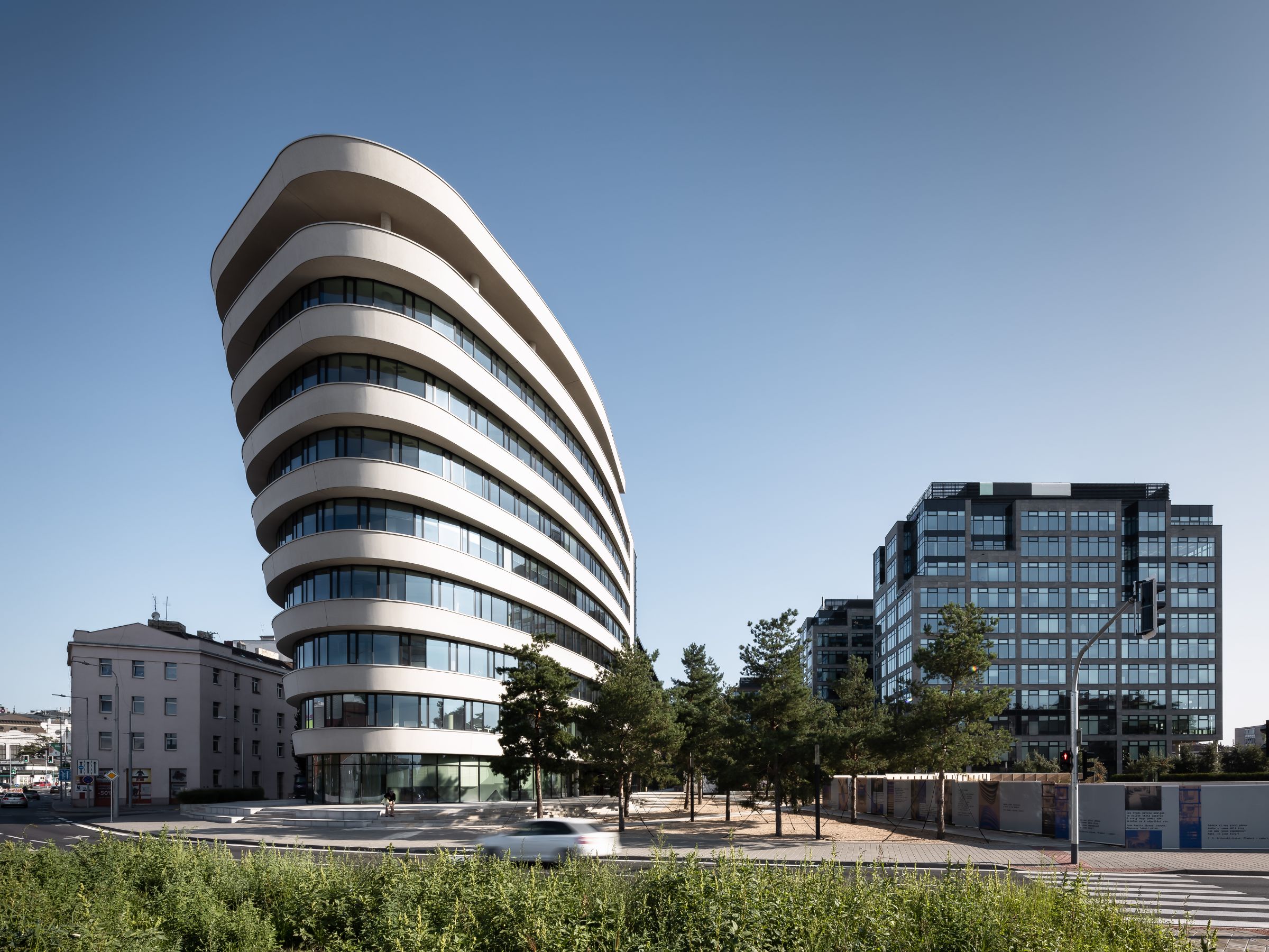 Organický dizajn budovy H v areáli Vlněna