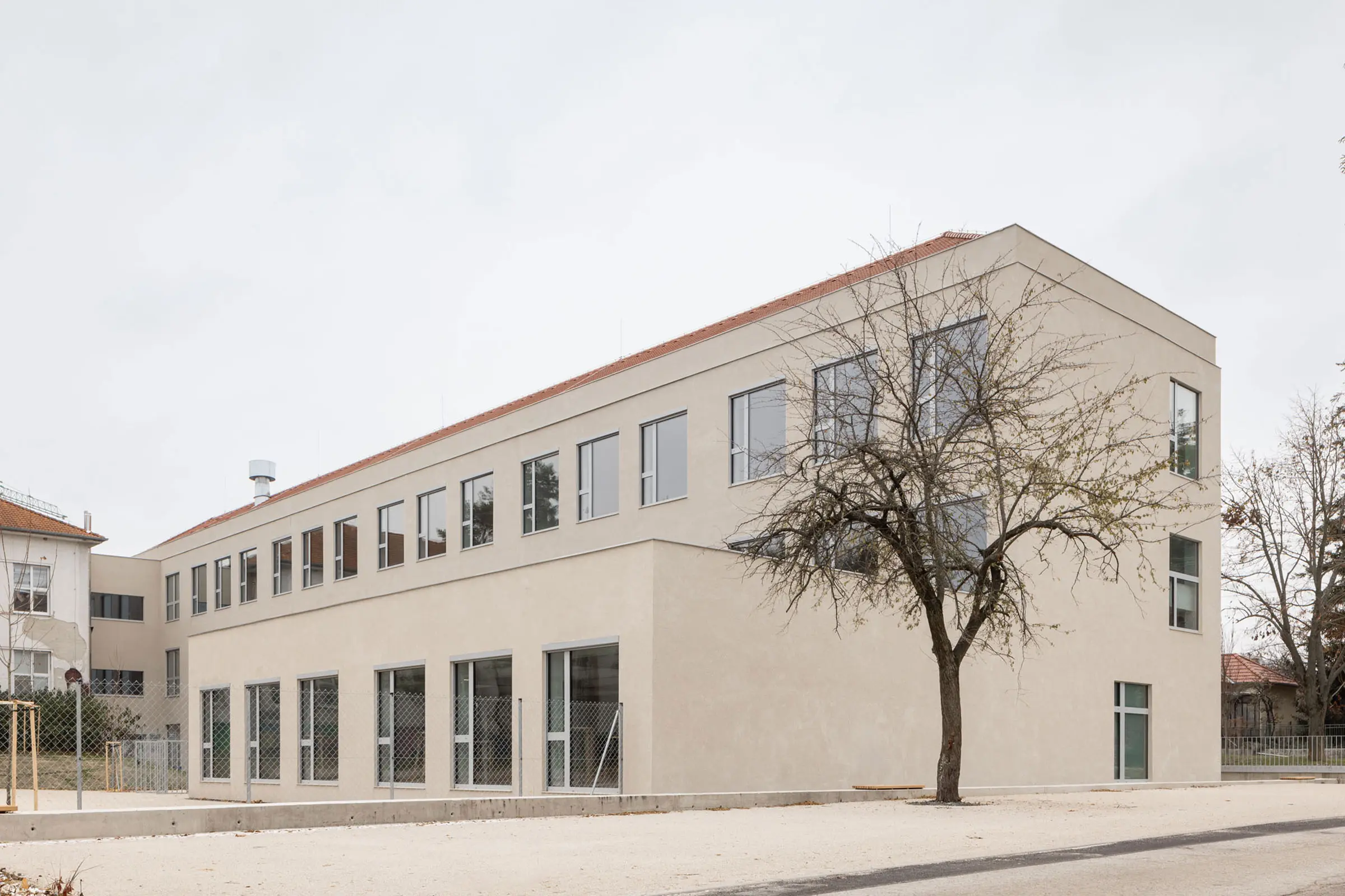 Budova základnej školy v Bernolákove