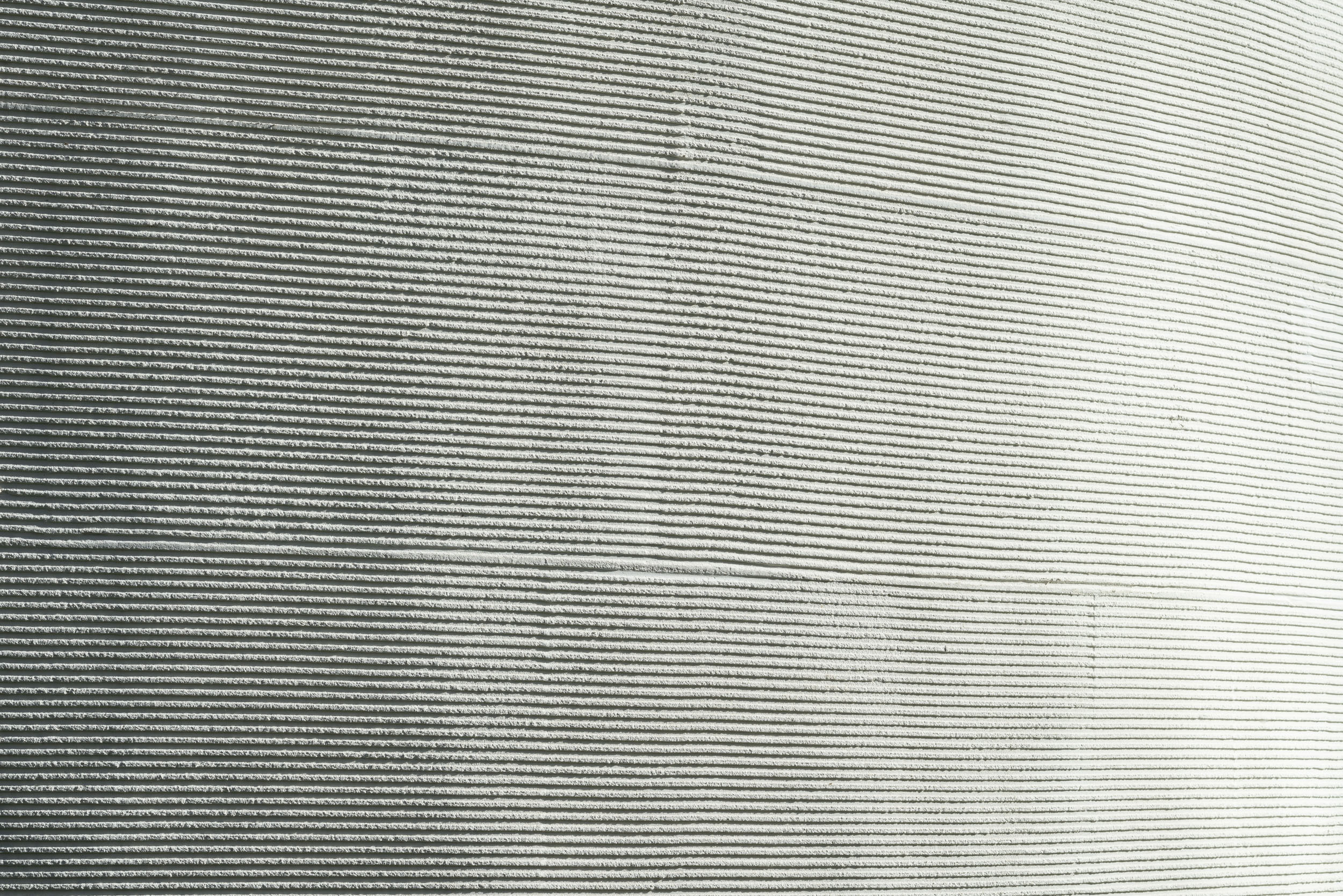 Kreatívna omietka StoSignature s lineárnym drážkovaním